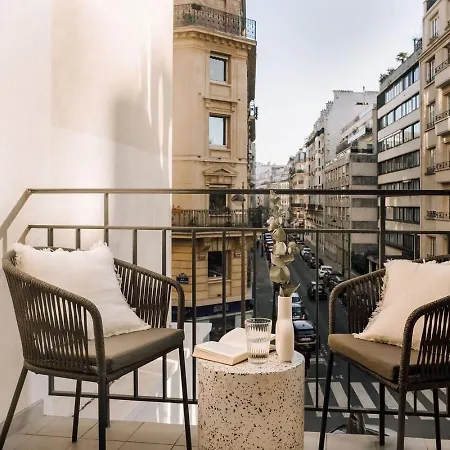 Nuria - Et Balcon A Auteuil *