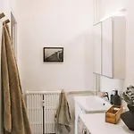Nuria - Et Balcon A Auteuil *