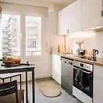 Nuria - Et Balcon à Auteuil