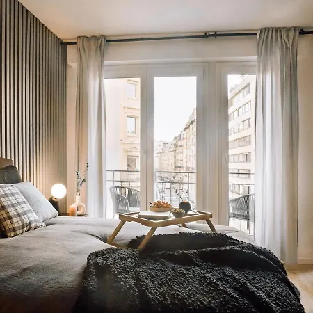 Nuria - Et Balcon à Auteuil