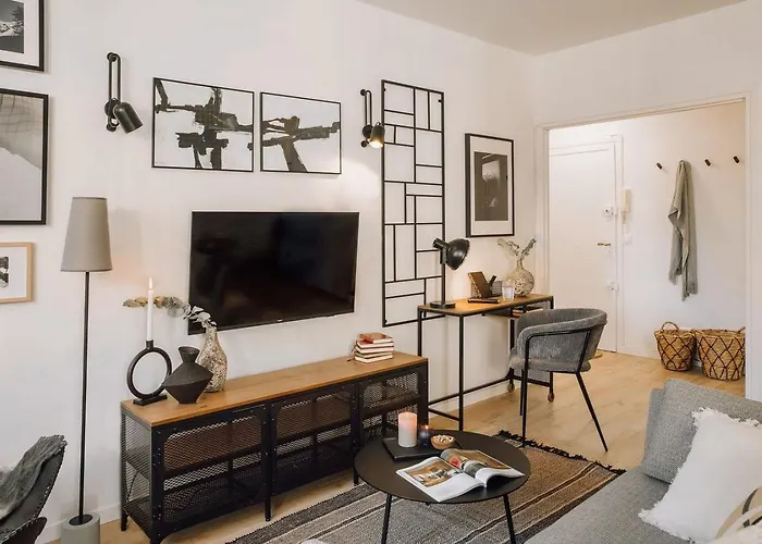 Nuria - Et Balcon à Auteuil Paris