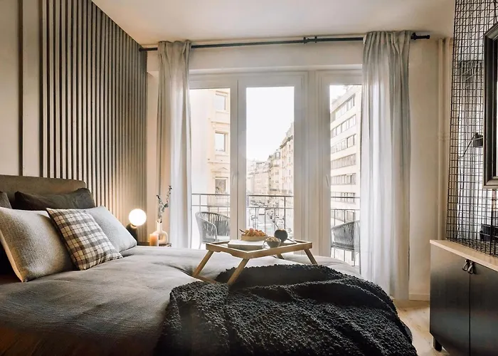 Nuria - Et Balcon à Auteuil