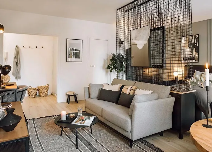 Nuria - Et Balcon à Auteuil Paris