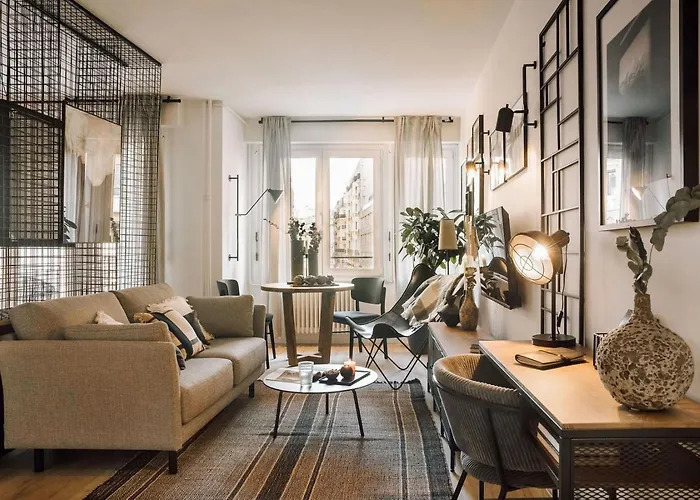 Nuria - Et Balcon à Auteuil