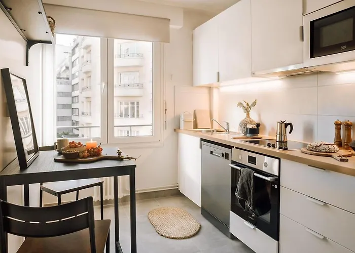 Nuria - Et Balcon à Auteuil